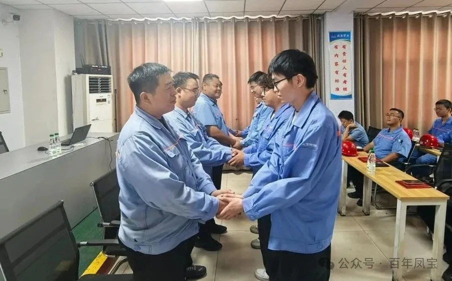 师徒结对 淬火成钢——九游网·官方端网站登录入口管业举行第三届“薪火相传、携手共进”拜师仪式